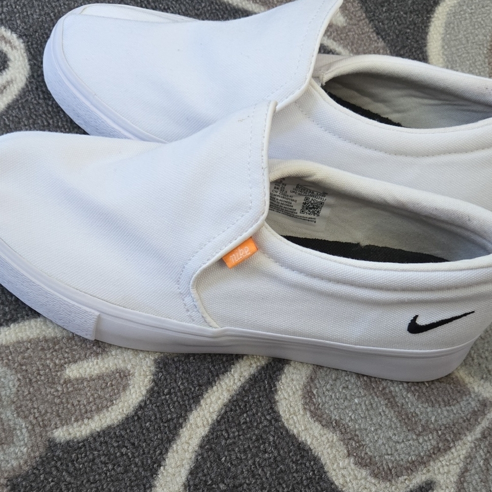 Womend Nike White and Black Slip-On Shoes